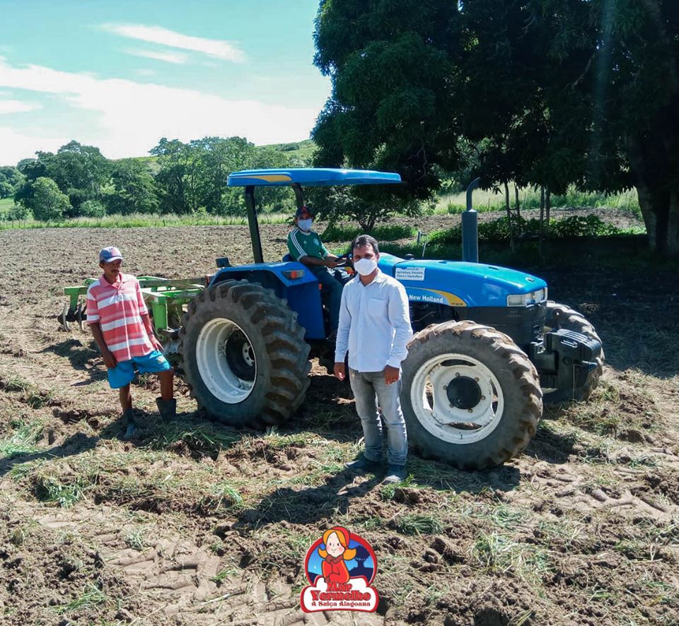 You are currently viewing Prefeitura de Mar Vermelho realiza serviços de gradagem de terra para agricultores familiares