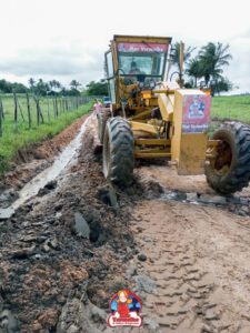 Read more about the article Prefeitura de Mar Vermelho intensifica trabalhos de manutenção das estradas vicinais do município.