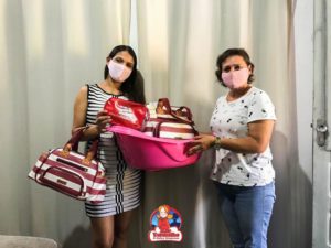 Read more about the article Gestantes recebem enxovais e kits de higiene das secretárias de Saúde e Assistência Social
