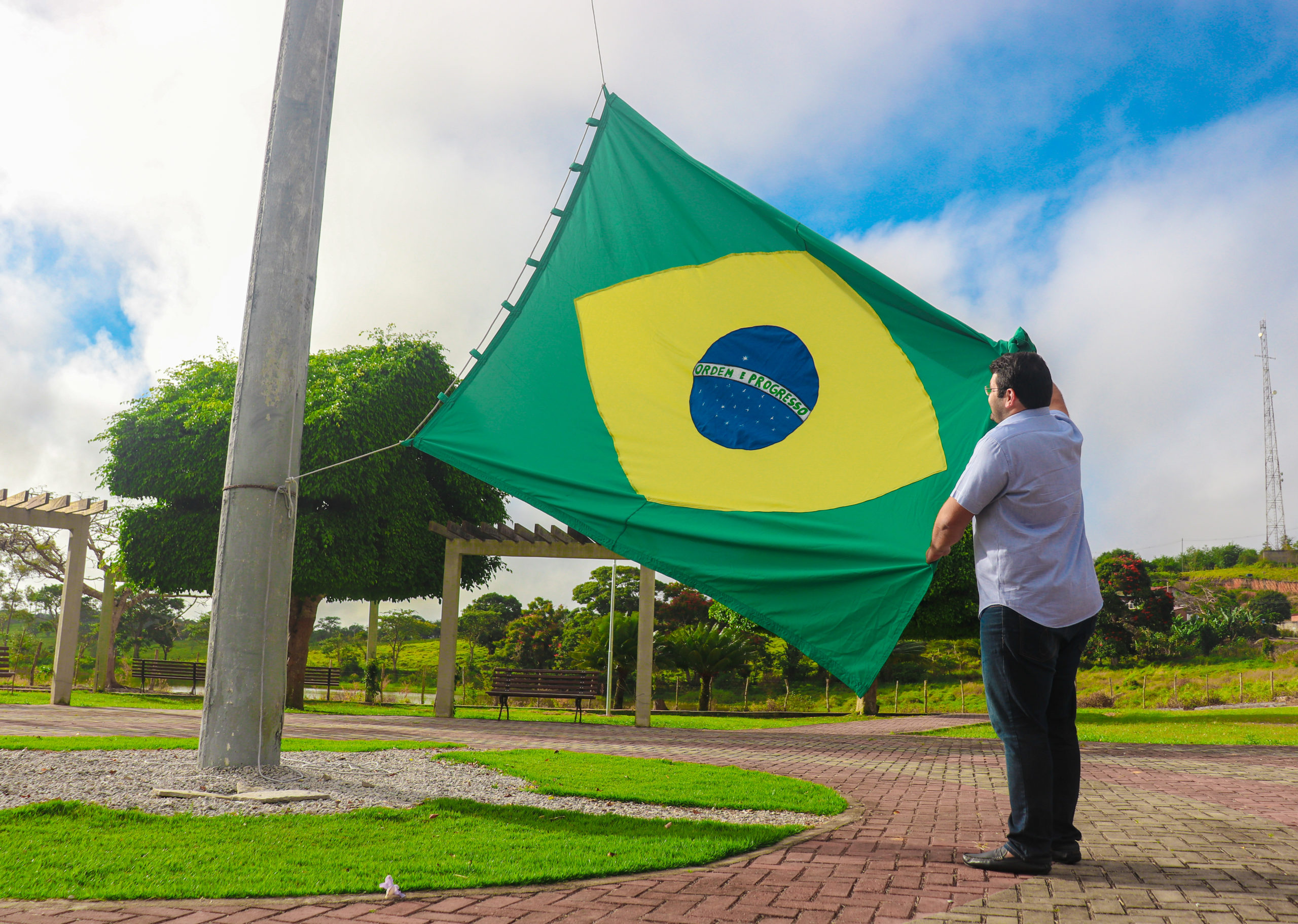 You are currently viewing Hasteamento da Bandeira do Brasil