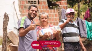Read more about the article Assistência Social realiza a primeira entrega das cestas básicas do programa “Prato cheio, povo feliz”