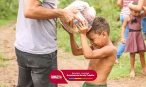 Read more about the article Gestão realiza entrega de 490 cestas básicas para as famílias do programa “Prato cheio, povo feliz”.