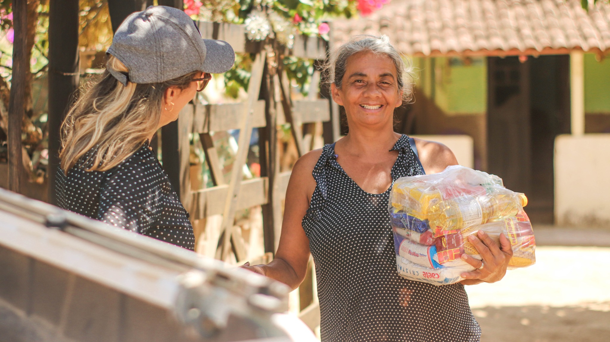 You are currently viewing Secretaria de Assistência Social realiza entrega das cestas básicas do programa ‘Prato Cheio, Povo Feliz’